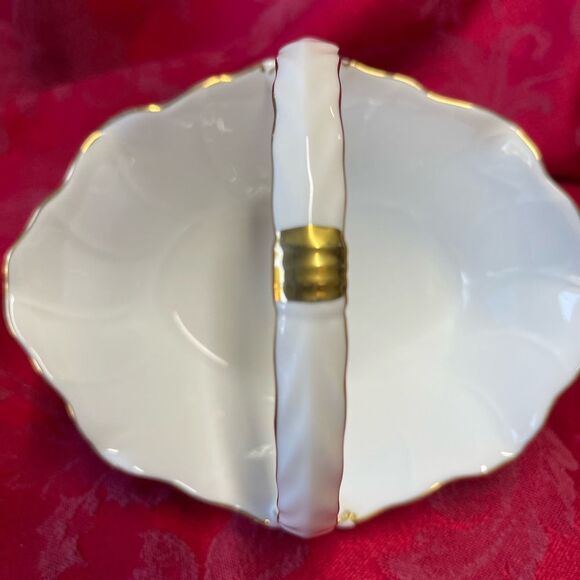 Vintage Toyo Elegance White Porcelain Trinket Basket - Picture 2 of 9